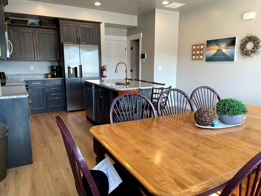 Lovely Condo! W/ Free Recreational Vehicle Parking Garden City Exterior photo